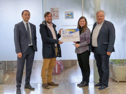 Kassier Aydin Aktas und Obmann Markus Baur von der WIGE Vorderland mit Margot Pires (Leiterin Koordinationsstelle für Integration im Vorderland) sowie dem Sulner Bürgermeister Karl Wutschitz bei der Spendenübergabe. WIGE vorderland