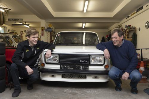 Martin und sein Sohn Alexander haben dieselbe Leidenschaft: Simcas.  VN/Roland Paulitsch