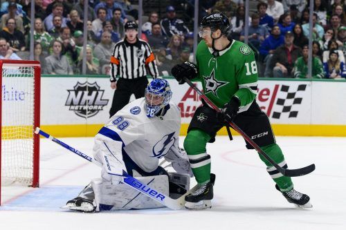 Michael Raffl setzt Tampa-Torhüter Andrei Vasilevskiy unter Druck. ap