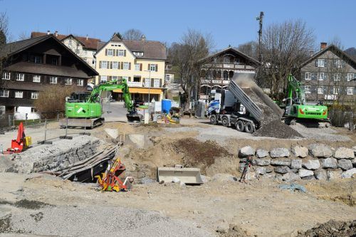 Mitten im Egger Zentrum entsteht nach der Überbauung des Schmittenbachs der neue Busbahnhof.