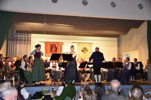 Musikanten der Harmoniemusik Dalaas und Harmoniemusik Wald a. A. luden zum Osterkonzert. DOB