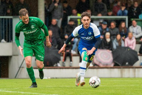 Nenzing lieferte Alberschwende eine harten Kampf über 90 Minuten, am Ende waren die Vorderwälder die glücklichen Sieger und führen die LIga wieder an. stiplo