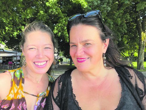Sabine Burtscher und Bettina Anna Bohne verbinden Keksproduktion und Kunst.Unter dem Thema Herzensqualität finden mehrere Veranstaltungen statt. BI