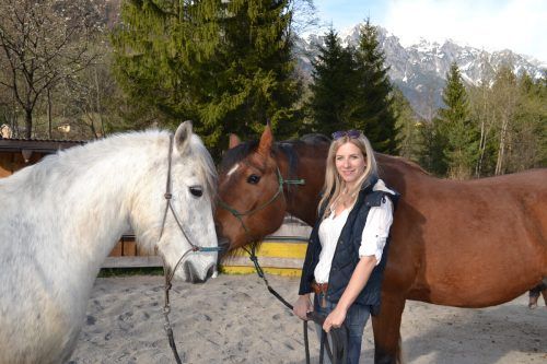 Silvia mit den Pferden Cisco und Finn. Bi (4), Plangg