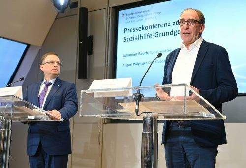 Sozialminister Johannes Rauch (Grüne) und ÖVP-Klubobmann August Wöginger präsentierten die Änderungen. Das Grundsatzgesetz wird nicht infrage gestellt. APA/Fohringer