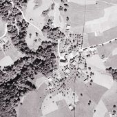 Mit der Kirche ums Dorf. Das 1950er-Jahre-Luftbild-Quiz