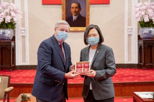 US-Senator Graham traf Taiwans Präsidentin Tsai. RTS/Taiwan Presidential Office