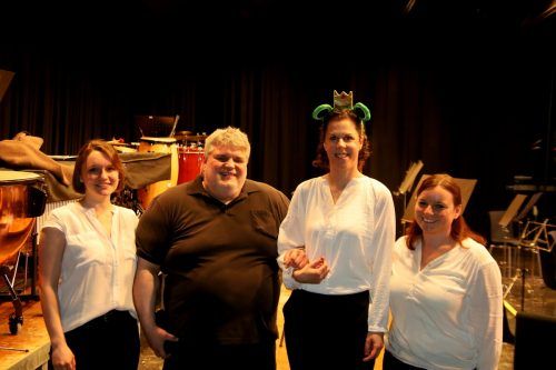 V. l. Katharina Sigg (Vizejugendreferentin), Erzähler George Nussbaumer, Carmen Jochum (musik. Leitung) und Melanie Schmelzenbach (Jugendreferentin).