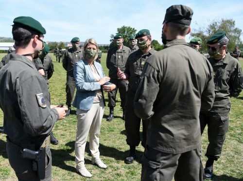 Verteidigungsministerin Klaudia Tanner (ÖVP) prescht mit Budgetforderungen für das Bundesheer vor. apa/Fohringer
