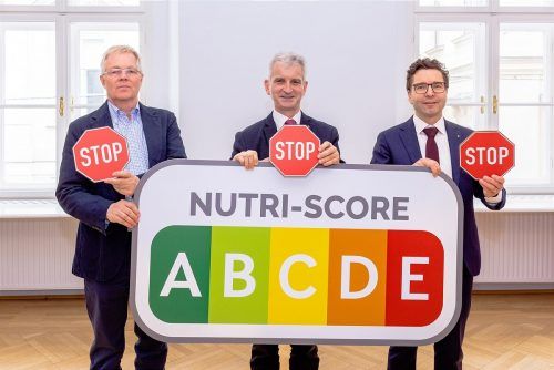 v.l.: Friedrich Hoppichler, Vorstand von SIPCAN, Josef Braunshofer, Berglandmilch eGen und Markus Kaser, SPAR-Vorstand.  spar