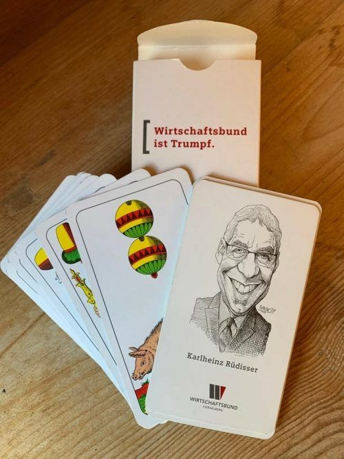 „Wirtschaftsbund ist Trumpf“: Jasskarten mit einer Karikatur von Karlheinz Rüdisser sind wieder gefragt.  Tony Walser