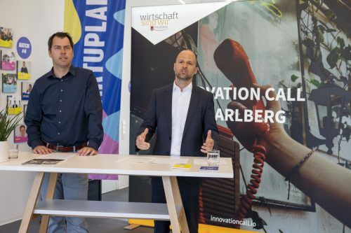 Wirtschaftslandesrat Marco Tittler (r.) und Thomas Gabriel (Startupland). vlk/Furxer