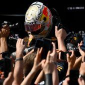 Verstappen flucht sich an die Spitze