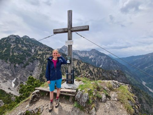 Am Gipfelkreuz des 1781 Meter hohen Goppaschrofen. Oliver Ihring