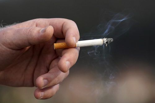 Am Weltnichtrauchertag überdenken viele Erwachsene ihren Tabakkonsum. Besonders Jugendliche gilt es dringend, vor dem Nikotin-Einstieg zu schützen. ap