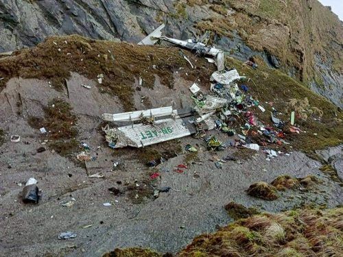An einem Berghang wurden die Trümmerteile der des Flugzeugs entdeckt.  ap