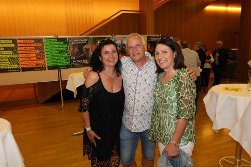 Auch Eva und Viktor Gruber sowie Gabi Ess waren zur Premiere gekommen.