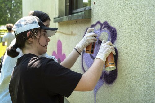 Beim Graffiti-Workshop konnten sich die Schülerinnen und Schüler der MS Hasenfeld künstlerisch austoben. Gemeinde
