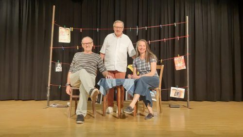 Bernd Wengert (l.) mit Ana Schlaegel und „Kultur Koblach“-Obmann Hansjörg Ellensohn. Hinterholzer