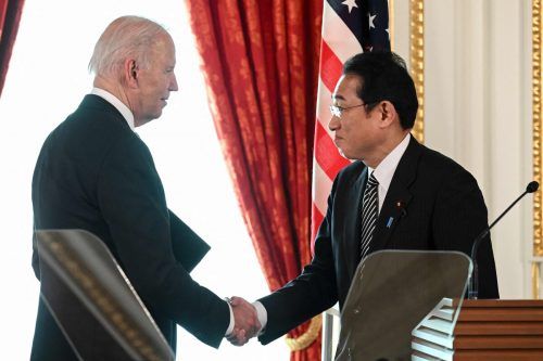 Biden traf sich am Montag mit dem japanischen Regierungschef Fumio Kishida. afp