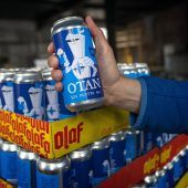 Finnen stoßen mit NATO-Bier an