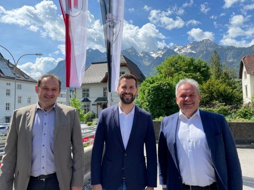 Blicken optimistisch in die Zukunft: Stefan Zangerle, Vertriebsleiter ASFINAG, Bürgermeister Simon Tschann und Josef Fiala, Finanzvorstand Asfinag. Stadt Bludenz