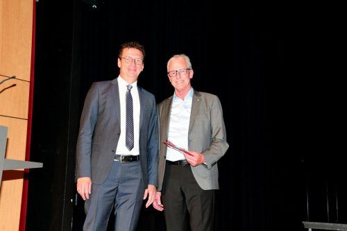 Bürgermeister Markus Giesinger mit seinem Vorgänger Gottfried Brändle.