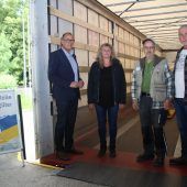 Ganzer Sattelzug voller Hilfsgüter