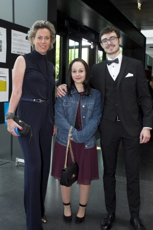 Carina Pollhammer und ihre Lehrlinge Vanessa Manser und Elias Cekon.
