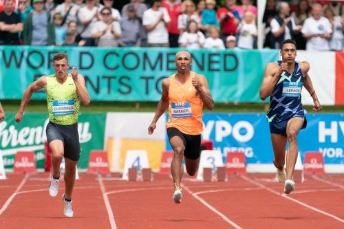 Damian Warner zeigte im ersten Bewerb des Hypomeetings über 100 Meter Simon Ehammer (l.) und Pierce LePage den Meister.