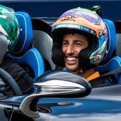 Fahrer und Fans in gemeinsamer Euphorie