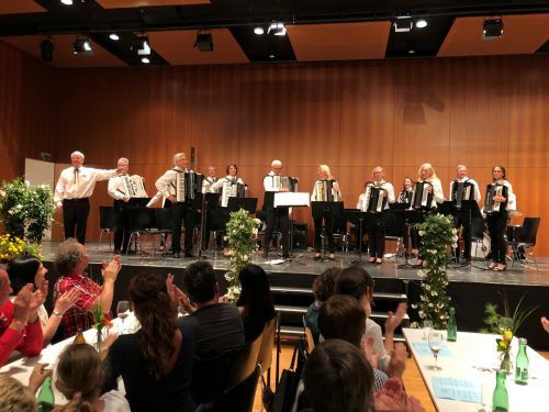 Das Akkordeonorchester-Konzert findet am 3. Juni im Höchster Pfarrzentrum statt.