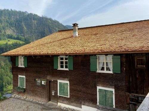 Das Museum Großes Walsertal in Sonntag wird vom Heimatpflegeverein geleitet, der ein zweijähriges Projekt zum Bauen, Leben, Natur und Kunst gestartet hat. Kleber