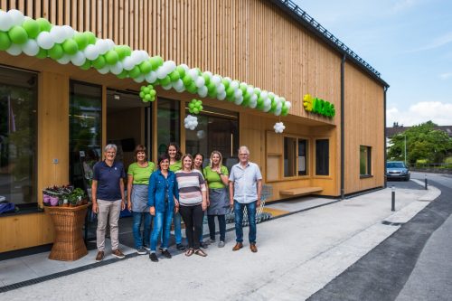 Das Team vom Adeg Konsumverein Düns sichert die lokale Nahversorgung in der Gemeinde.  Fa/Dario Fink