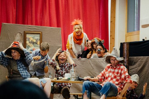 Die Bremer Stadtmusikanten mit der Kindertheatergruppe Höchst.