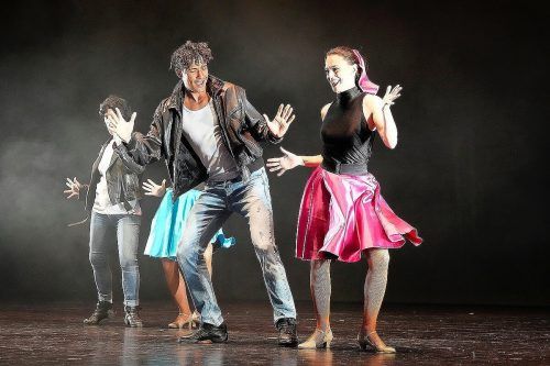 Die Dance Art School führte das Publikum durch viele Jahrzente des Tanzens. cth
