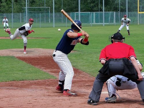 Die Feldkirch Cardinals und die Dornbirn Indians teilten sich am Sonntag die Punkte bei den Aufeinandertreffen in der Montfortstadt. cth