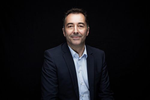 Wir haben im Jahr 2015 die 11er-Klimainitiative ins Leben gerufen, deren Ziel die Vermeidung und Reduktion von CO2-Emissionen entlang unserer gesamten Wertschöpfungskette ist. Ziel ist, bis im nächsten Jahr mindestens 25 Prozent der Emissionen durch Vermeidung und Reduktion aus eigener Kraft auszugleichen. Dabei setzen wir auf Energiesparmaßnahmen bzw. alternative Energiequellen wie die PV-Anlagen, die bereits seit 2017 in Betrieb ist und jetzt weiter ausgebaut wird. Auch die Kartoffeltransporte stehen im Fokus, aber auch die Wärmerückgewinnung aus der Produktion und unsere Biogasanlage, die ständig optimiert werden, helfen, unsere Klima- und Nachhaltigkeitsziele zu erreichen. Thomas Schwarz, 11er Nahrungsmittel GmbH, Beirat
