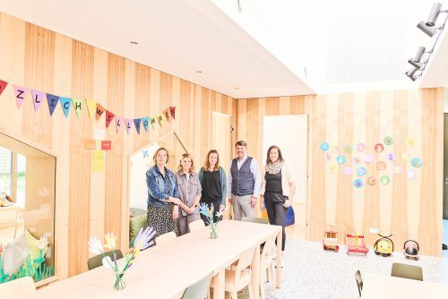 Die pädagogischen Leiterinnen Birgit Schuler und Elisabeth Bösch, Helen Brandl-Waibel (Familienservice), Bürgermeister Kurt Fischer und Gemeinderätin Julia Bickel (v.l.). Gde
