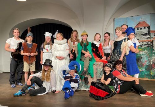 Die Saumarkt TheaterKinder mit Manfred, Lilly, Benedikt und Franziska Melchhammer. Vn/LAF