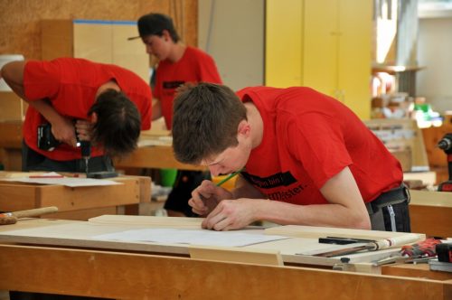 Die Sieger werden Vorarlberg beim Bundesleistungsbewerb der Tischlerlehrlinge vertreten, der am 25. Juni in Hard ausgetragen wird.