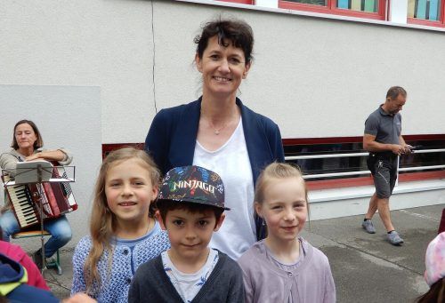 Direktorin Beate Ludescher-Kohler freute sich über ein gelungenes Schulfest.