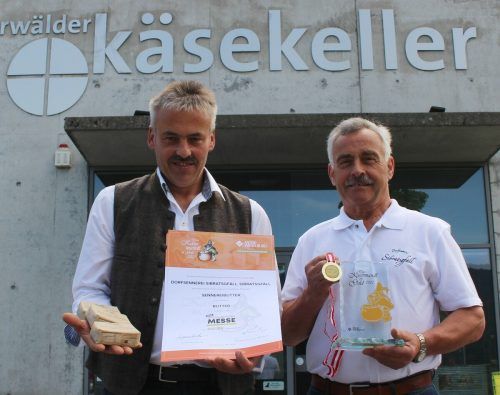Doppelte Freude bei Max Bereuter (r.) und den Sibratsgfäller Sennerei-Obmann Martin Bereuter über die Erfolge in Wieselburg.