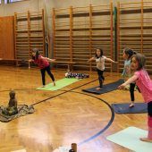 Entspannte Nachwuchs-Yogis