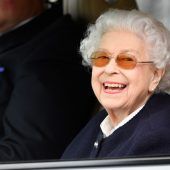 Queen strahlt bei Pferdeshow