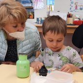 Urkainische Kinder in Schulen und Kindis