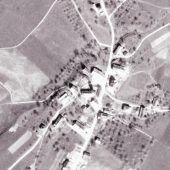 Mit der Kirche ums Dorf. Das 1950er-Jahre-Luftbild-Quiz