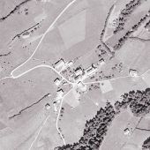 Mit der Kirche ums Dorf. Das 1950er-Jahre-Luftbild-Quiz