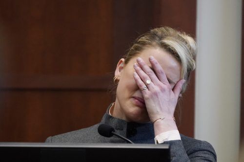Immer wieder kämpfte Heard im Zeugenstand mit den Tränen. AP
