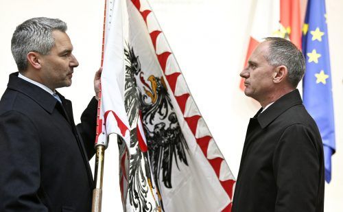 Innenminister Gerhard Karner (r.) gab über den Personenschutz seines Vorgängers und jetzigen Bundeskanzlers Karl Nehammer (l.) Auskunft. APA
